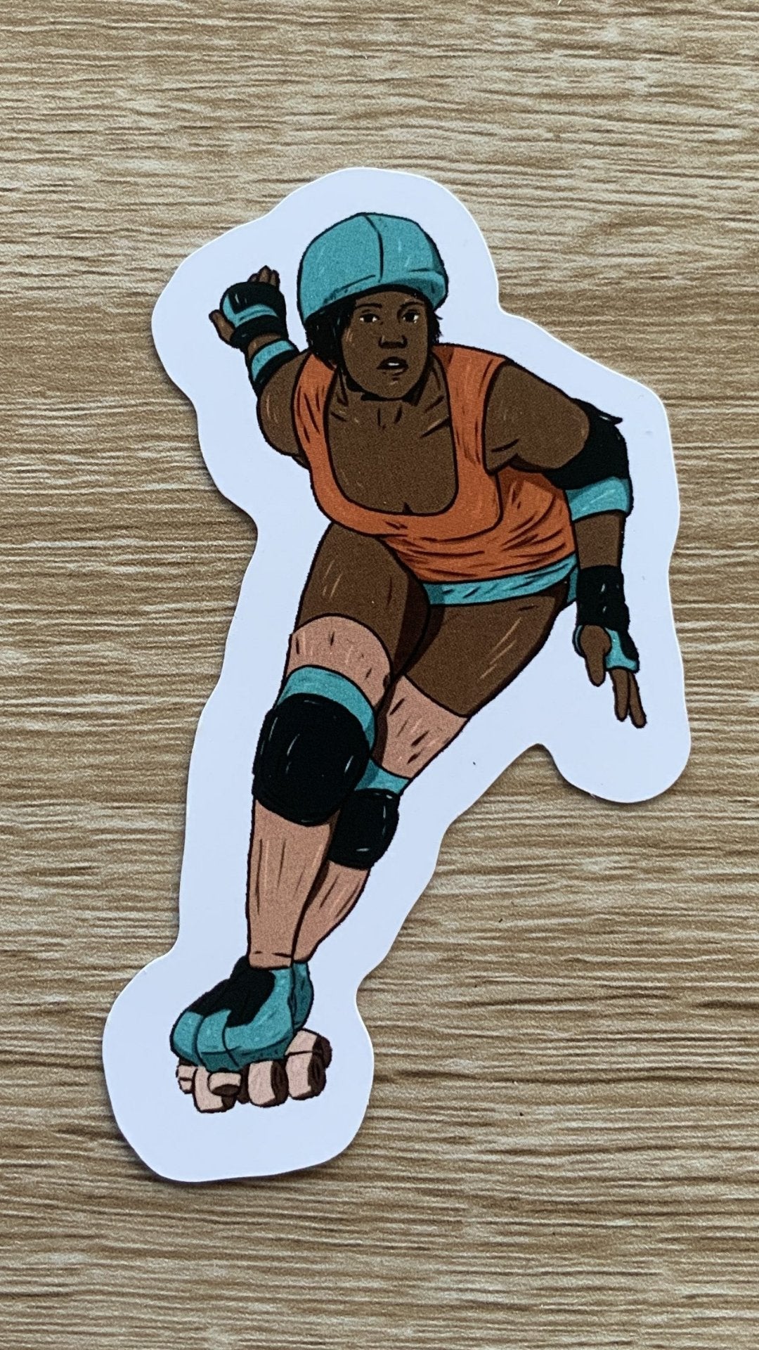 Magnet, aimant de réfrigérateur représentant un sport, elsa abadie penars, femme en patin rollers chaussette montante beige orangée, débardeur orange short et équipement bleu