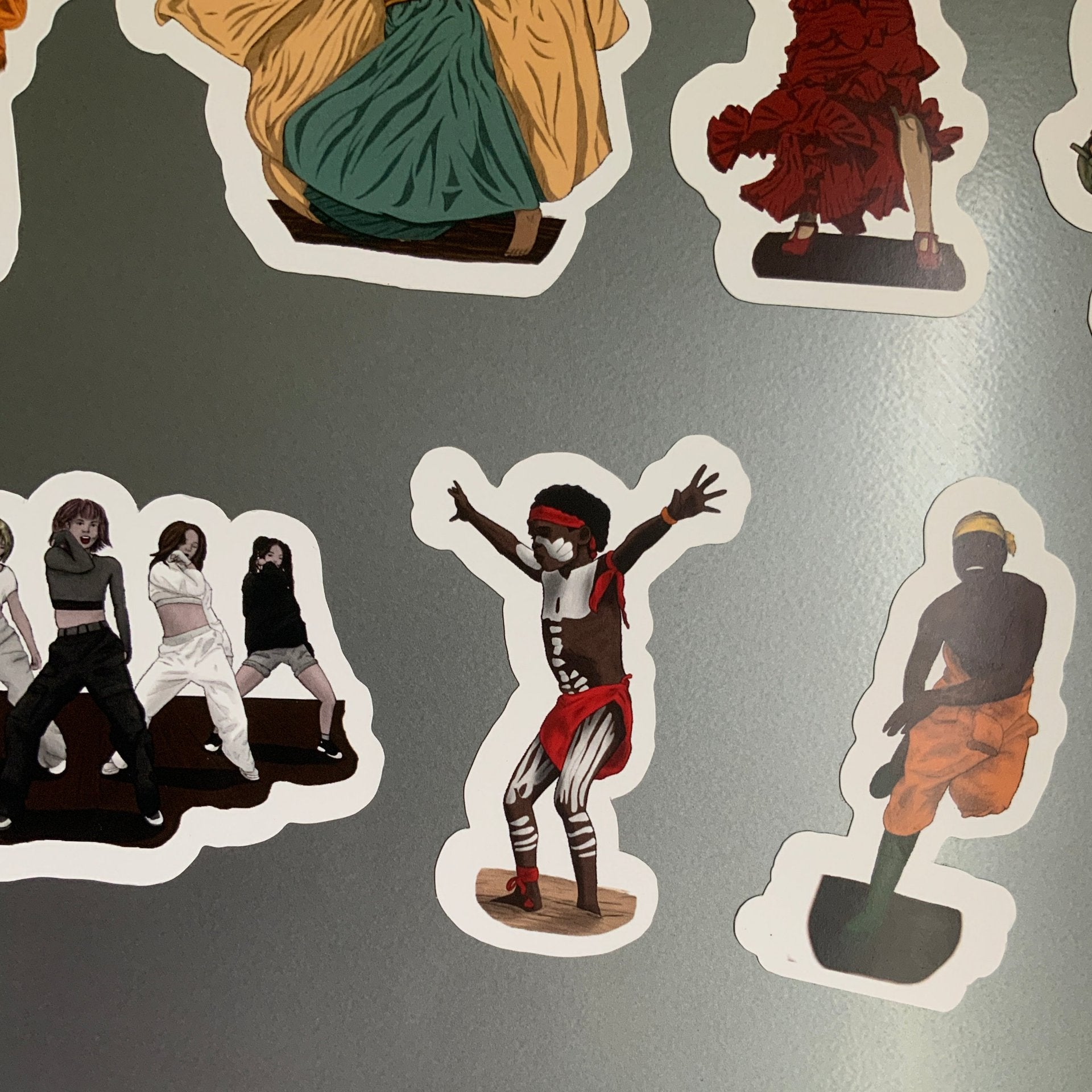 Magnet, aimant de réfrigérateur, frigo, dessin numérique, danse corroboree indigène aborigène enfant garçon 2024 elsa abadie penars